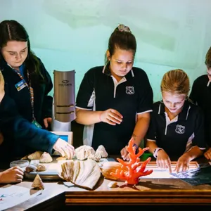 600 X 400 Group In Darwins Lab SLSA